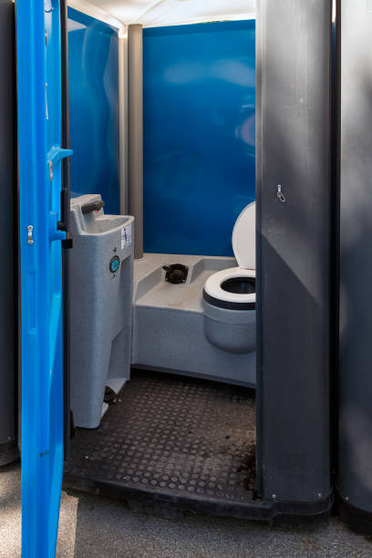 Porta potty delivery and setup in Attica, MI